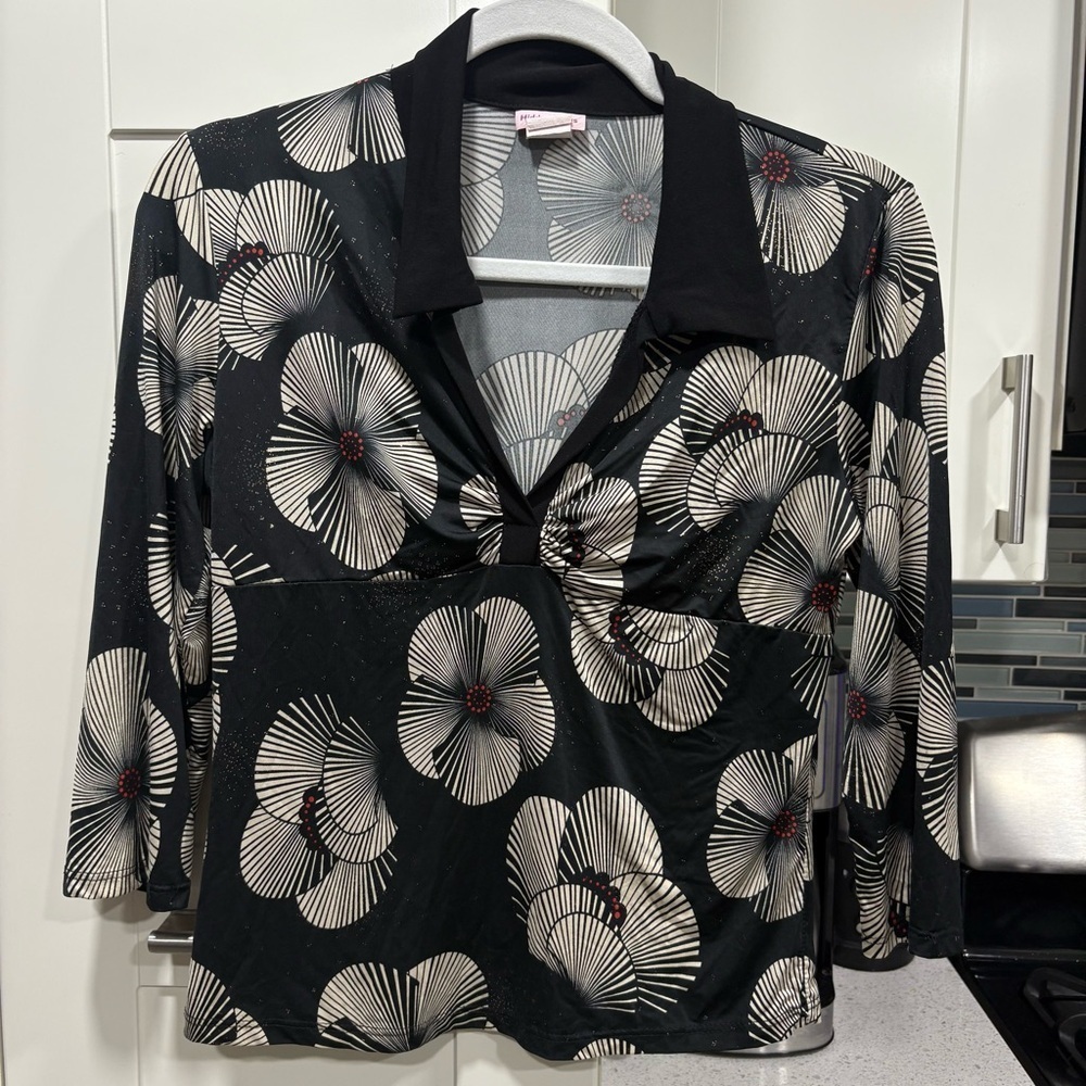 ✨3/$20 Hidden Lotus vintage top